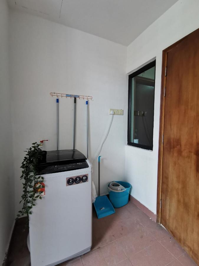 Lse @ Palm Garden Condominium *